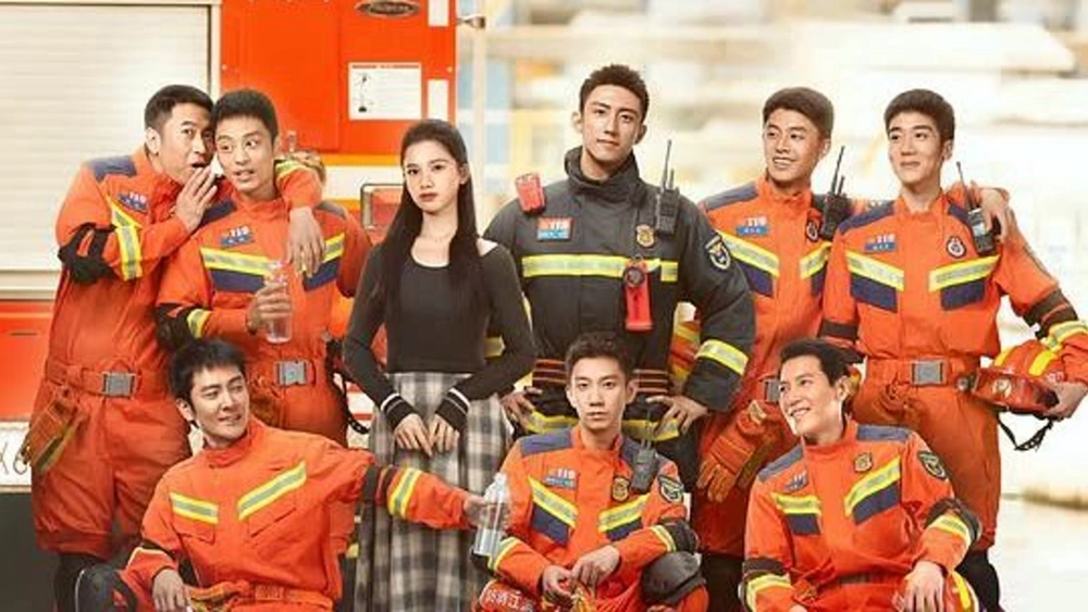 ảnh poster phim Anh Ấy Bước Ra Từ Ánh Lửa (Bright Eyes in the Dark)