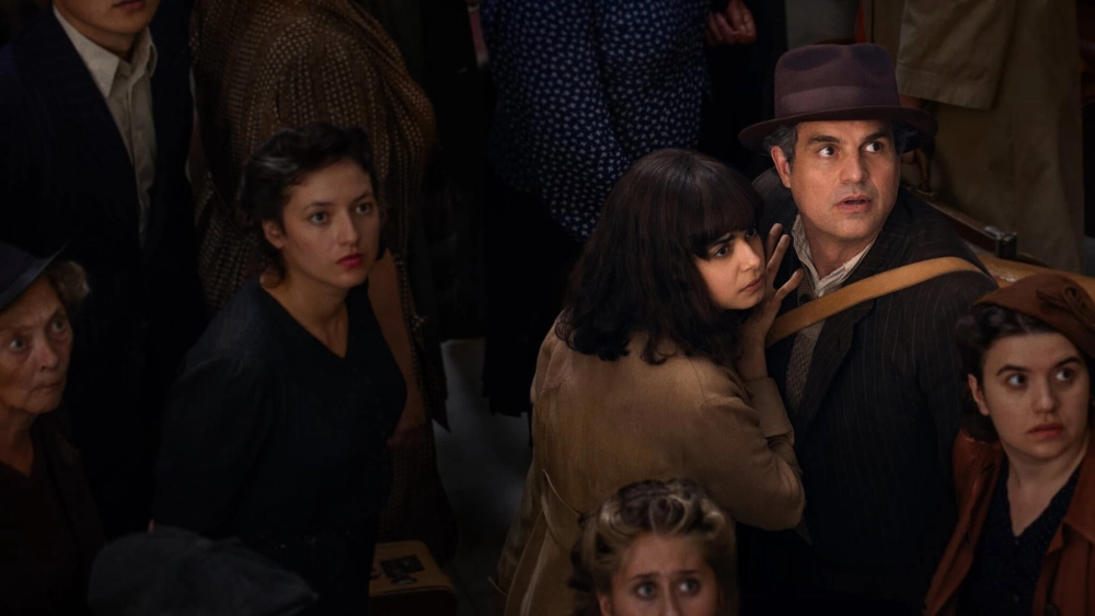 ảnh poster phim Ánh Sáng Vô Hình (All the Light We Cannot See)