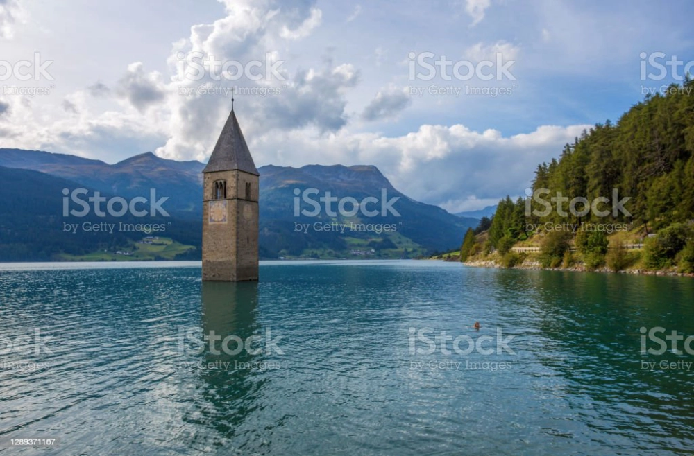 ảnh poster phim Curon