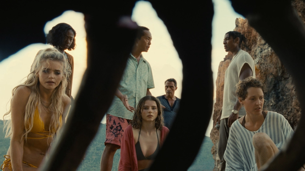 ảnh poster phim Già (Old)