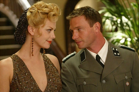 ảnh poster phim Gối Đầu Trên Mây (Head in the Clouds)