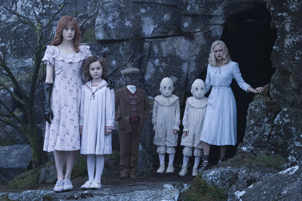 ảnh poster phim Mái Ấm Lạ Kỳ Của Cô Peregrine (Miss Peregrine's Home for Peculiar Children)