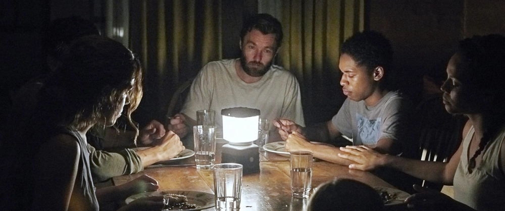 ảnh poster phim Màn Đêm Buông Xuống (It Comes At Night)