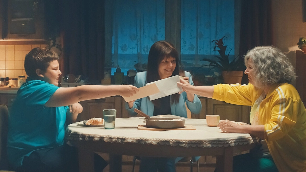 ảnh poster phim Quá tuổi để đọc cổ tích (Too Old for Fairy Tales)