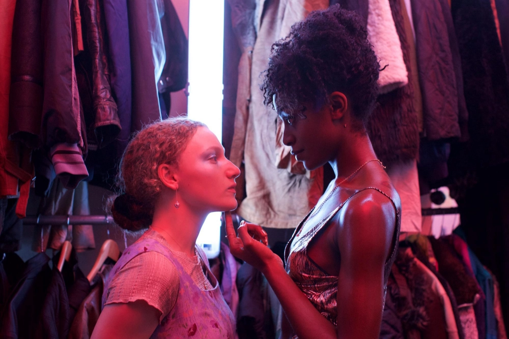 ảnh poster phim Thực tế ảo (Kiss Me First)