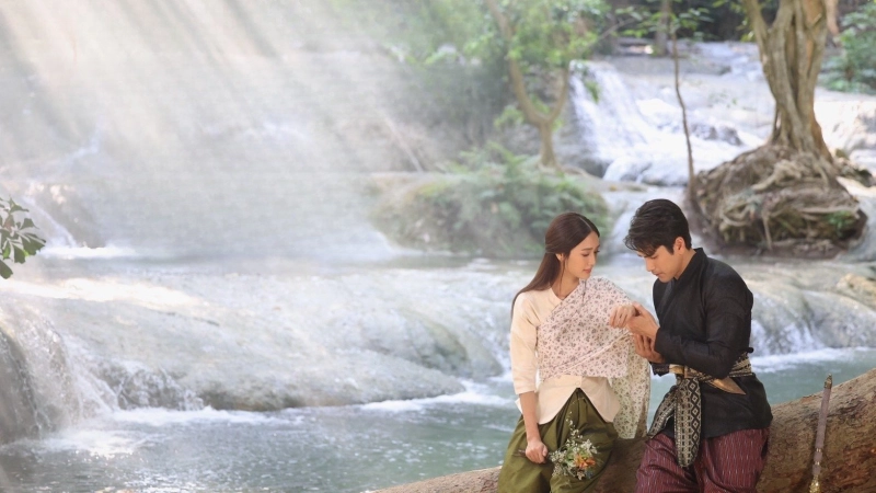 ảnh poster phim Trái Tim Giam Cầm (Captive Heart)