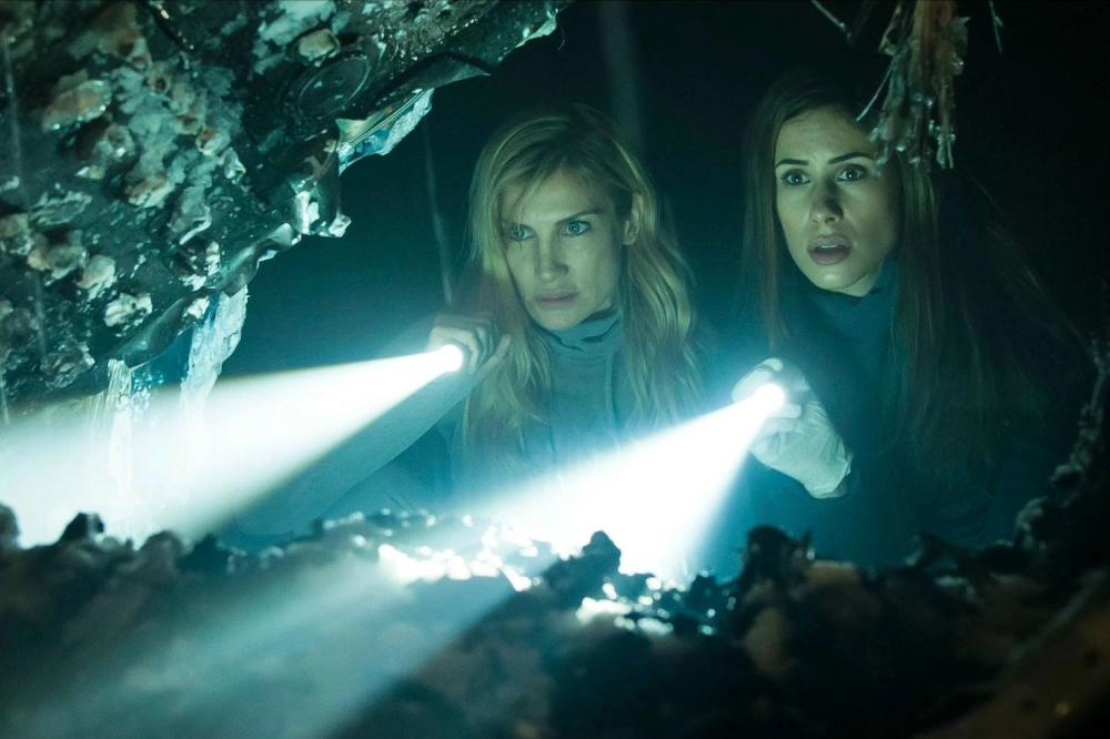 ảnh poster phim Trùng Quỷ (Harbinger Down)