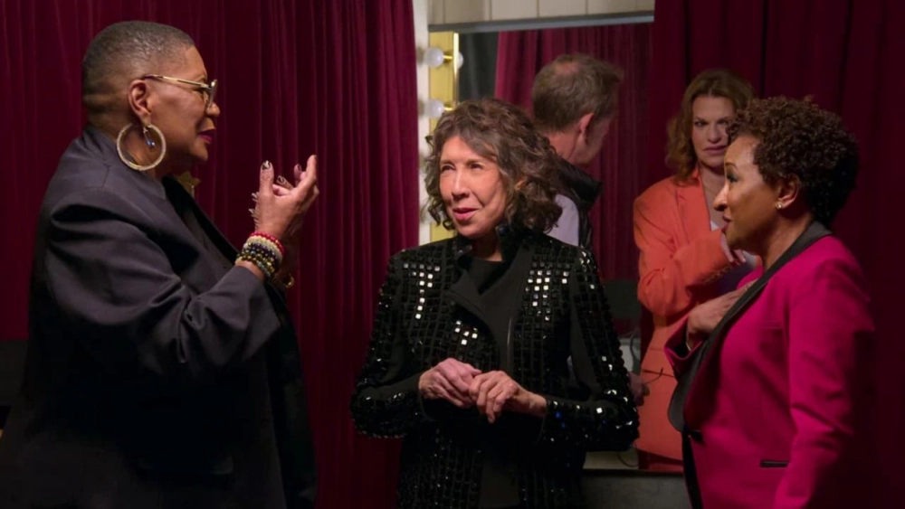 ảnh poster phim Xuất Chúng: Cuộc Cách Mạng Hài Kịch (Outstanding: A Comedy Revolution)