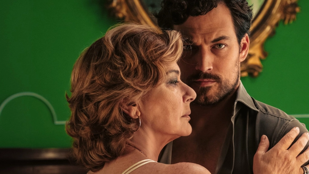 ảnh poster phim Yêu trong lừa dối (Deceitful Love)