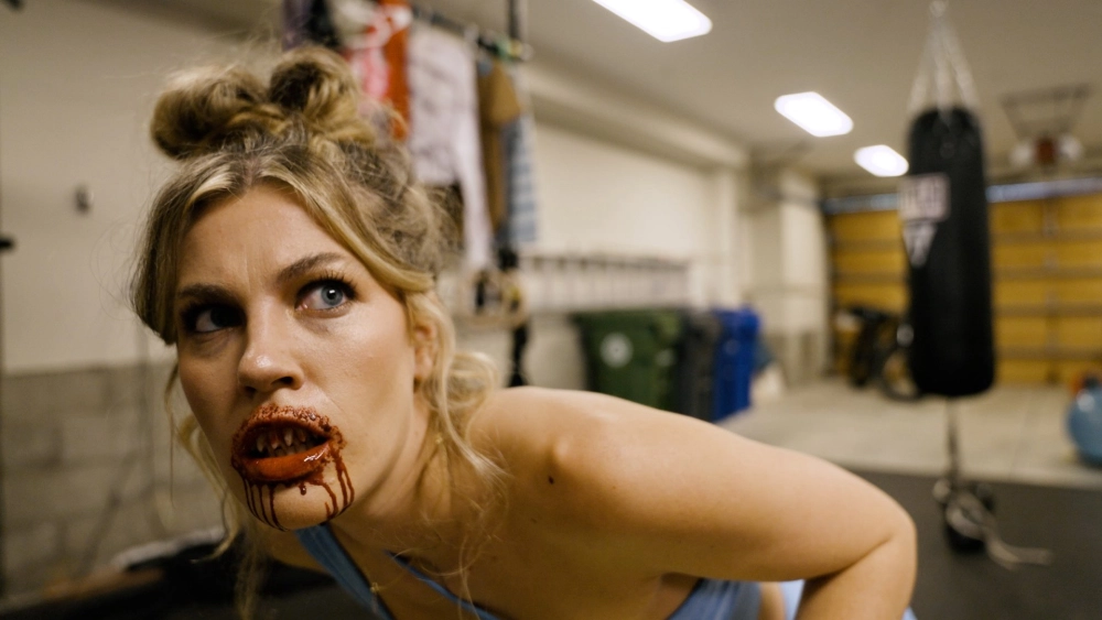 ảnh poster phim Cô Gái Cá Mập