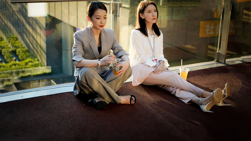 ảnh poster phim Dưới Ánh Mặt Trời