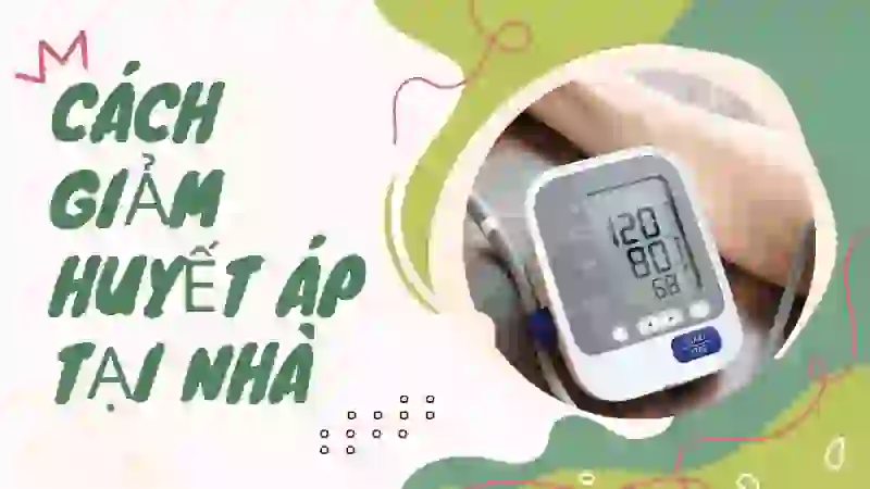 Người đo huyết áp tại nhà đúng cách để theo dõi sức khỏe tim mạch