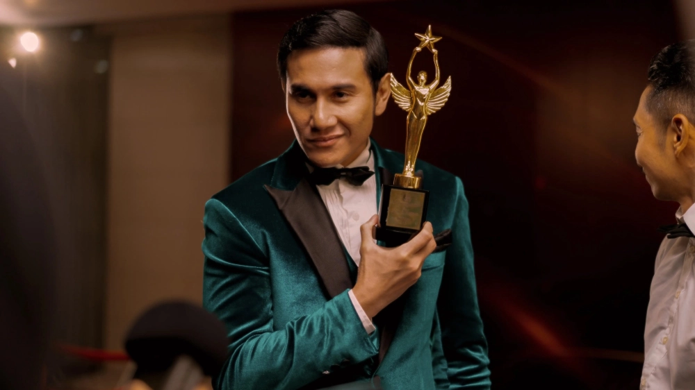 ảnh poster phim Lạc Trong Hào Quang