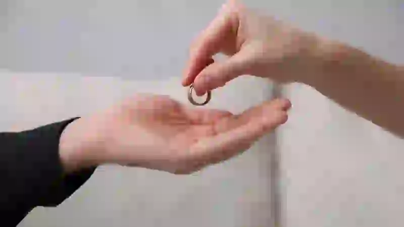 Khoảng cách lạnh lẽo trong đời sống vợ chồng