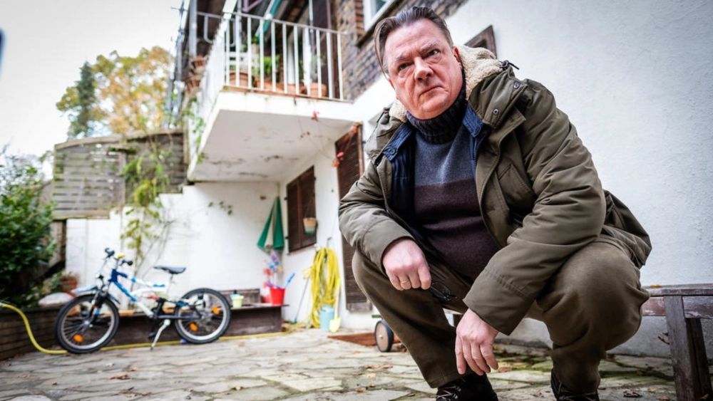 ảnh poster phim Nhìn Xuống Vực Thẳm