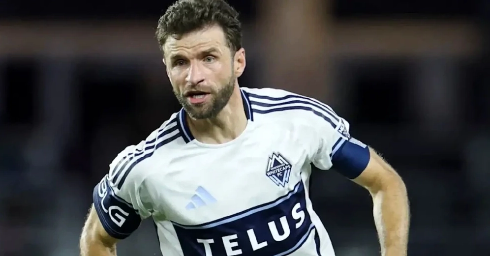 Thomas Müller trong khung hình cận cảnh gợi nhắc nguy cơ đội bóng của anh biến động mạnh về cấu trúc và nhân sự