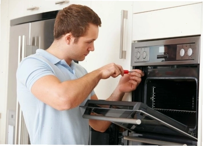Thực hiện sửa chữa lò vi sóng tại nhà